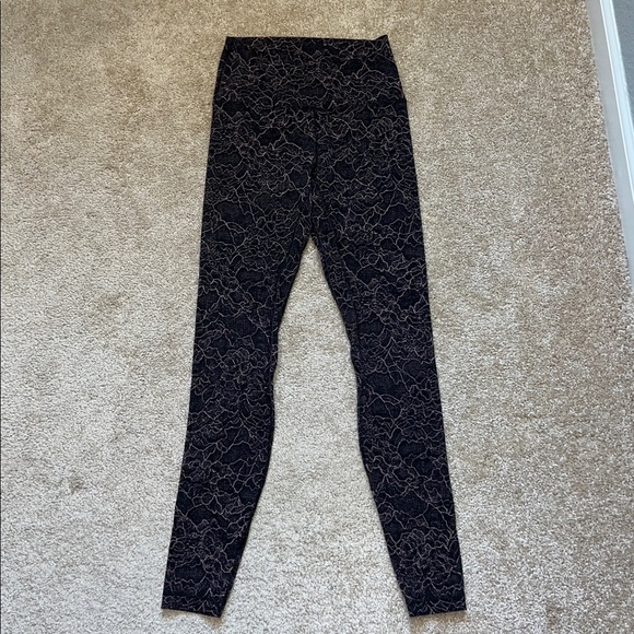 Lululemon Align Pant *Full Length 28"
Lacescape Spanish Rose Black Size 4 - Picture 7 of 11